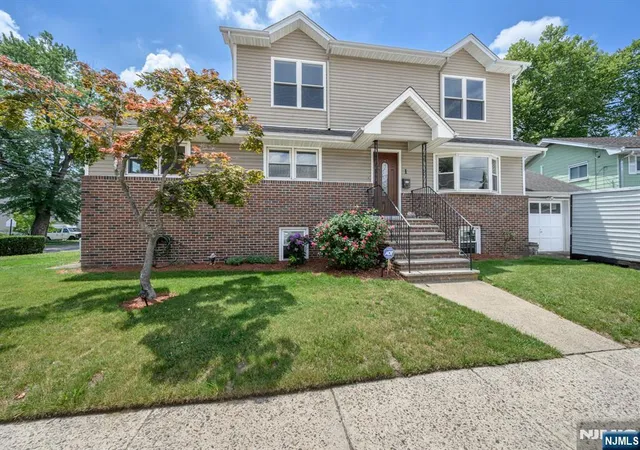 Homes for sale in Hackensack, NJ | 1 Veprek Ln, Hackensack, NJ 07606 | MLS# 26024514