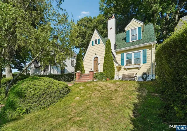 Homes for sale in West Orange, NJ | 75 Rollinson St, West Orange, NJ 07052 | MLS# 26024518