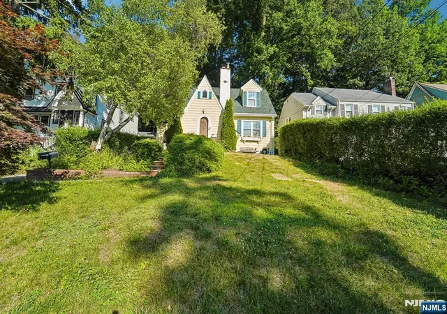 Homes for sale in West Orange, NJ | 75 Rollinson St, West Orange, NJ 07052 | MLS# 26024518