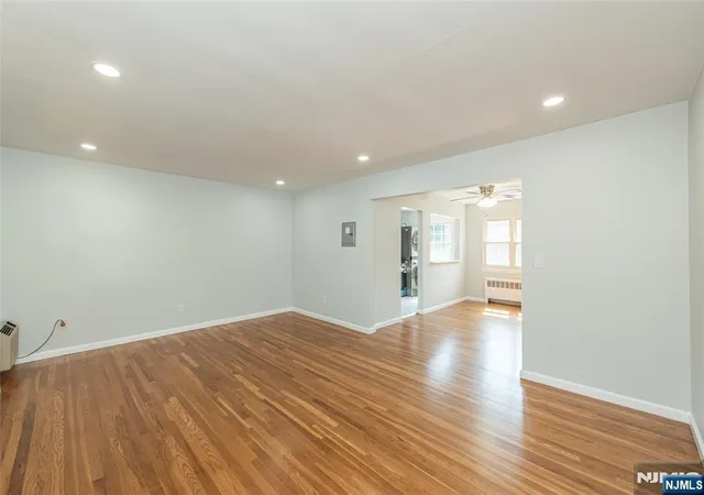 Homes for sale in Verona, NJ | 32 Wedgewood Dr #48, Verona, NJ 07044 | MLS# 26024535