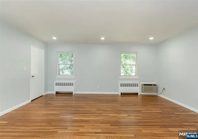 Homes for sale in Verona, NJ | 32 Wedgewood Dr #48, Verona, NJ 07044 | MLS# 26024535