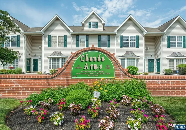 Homes for sale in Clifton, NJ | 38 Chanda Court, Clifton, NJ 07012 | Houzeo