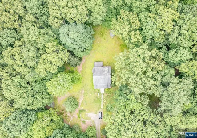 Homes for sale in Wanaque, NJ | 121 Townsend Rd, Wanaque, NJ 07465 | MLS# 26024597