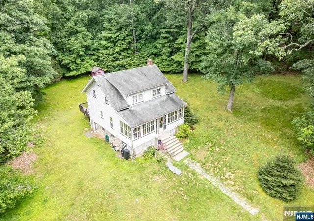 Homes for sale in Wanaque, NJ | 121 Townsend Rd, Wanaque, NJ 07465 | MLS# 26024597