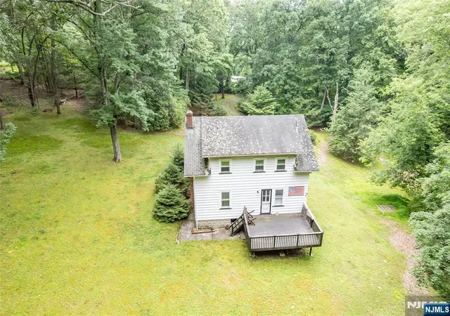 Homes for sale in Wanaque, NJ | 121 Townsend Rd, Wanaque, NJ 07465 | MLS# 26024597