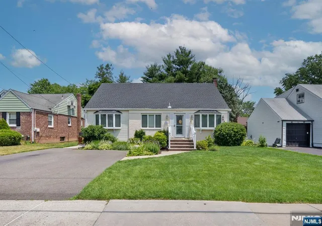 Homes for sale in Fair Lawn, NJ | 13-41 20Th St, Fair Lawn, NJ 07410 | MLS# 26024598