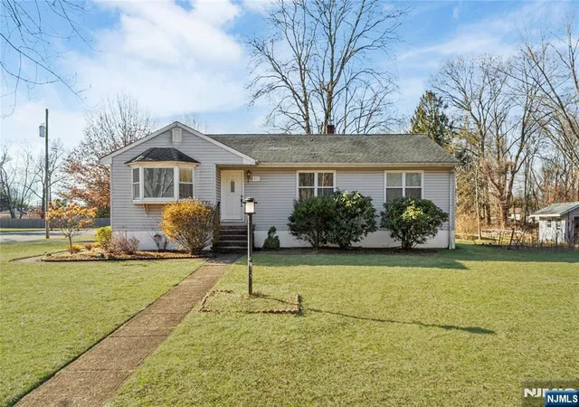 Homes for sale in Par Troy Hills Twp., NJ | 60 White Oak Rd, Par Troy Hills Twp., NJ 07054 | MLS# 26024620
