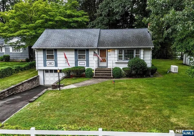 2nd image of 423 W Oakland Ave, Oakland, NJ 07436 | MLS# 26024648