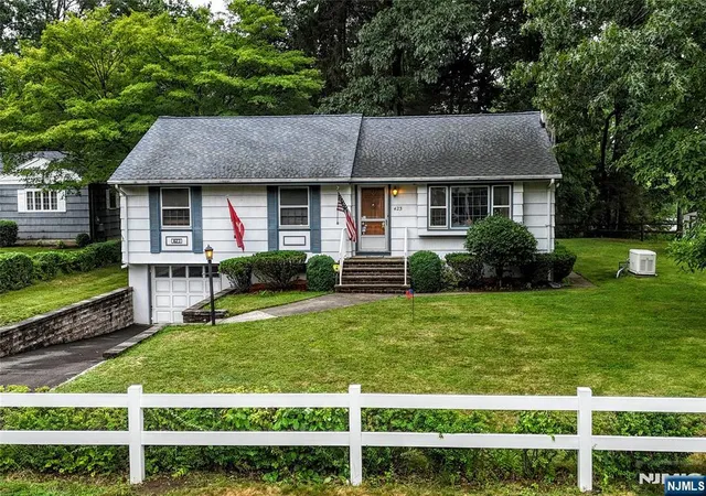 3rd image of 423 W Oakland Ave, Oakland, NJ 07436 | MLS# 26024648