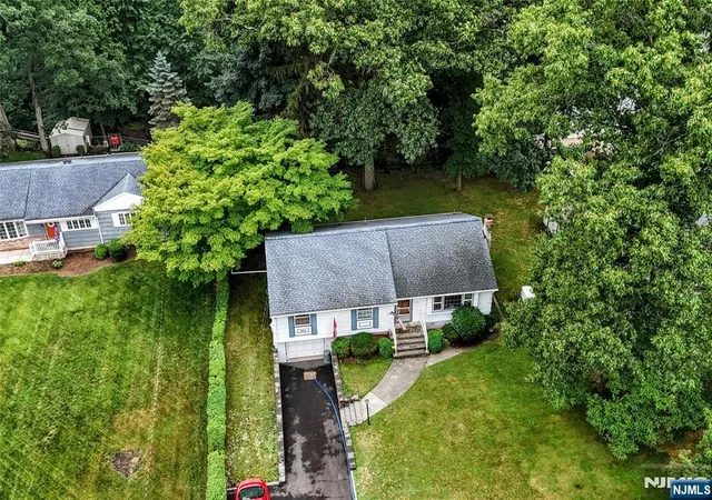 5th image of 423 W Oakland Ave, Oakland, NJ 07436 | MLS# 26024648