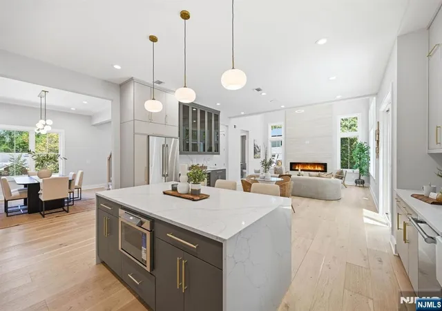 Photo 4 of Single family home for sale at 11 Rale Ter, Livingston, NJ 07039 | MLS# 26024655 | Listing updated on 2026-09-18