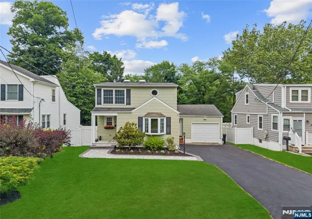 3rd image of 25 2Nd Ave, Roseland, NJ 07068 | MLS# 26024658