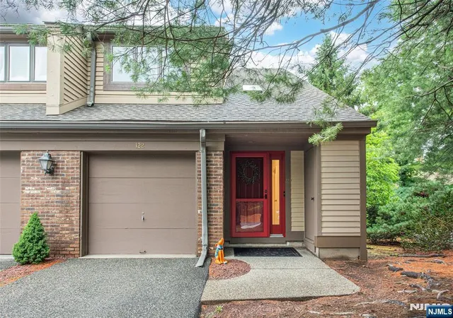 Homes for sale in Mahwah, NJ | 122 Macleish Ct, Mahwah, NJ 07430 | MLS# 26024666