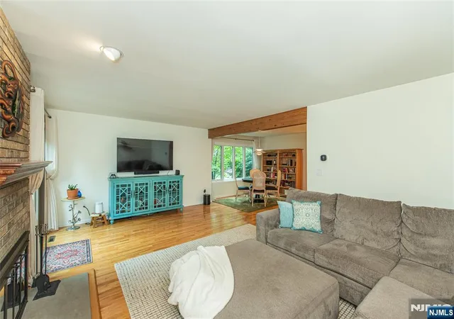 Homes for sale in Mahwah, NJ | 122 Macleish Ct, Mahwah, NJ 07430 | MLS# 26024666