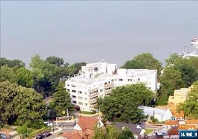 Homes for sale in Edgewater, NJ | 1375 River Rd #2B, Edgewater, NJ 07020 | MLS# 26024668
