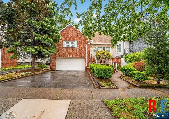 3rd image of 1068 Anderson Ave, Fort Lee, NJ 07024 | MLS# 26024696