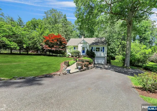 Homes for sale in Wyckoff, NJ | 522 Helena Ave, Wyckoff, NJ 07481 | MLS# 26024707