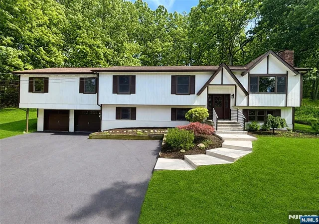 Homes for sale in Lafayette, NJ | 76 Statesville Quarry Rd, Lafayette, NJ 07848 | MLS# 26024747