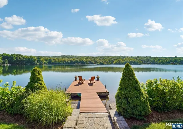 2nd image of 1050 W Pines Lake Dr, Wayne, NJ 07470 | MLS# 26024785
