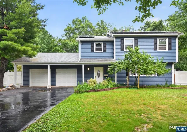 Homes for sale in Paramus, NJ | 464 Tulane Ct, Paramus, NJ 07652 | MLS# 26024817