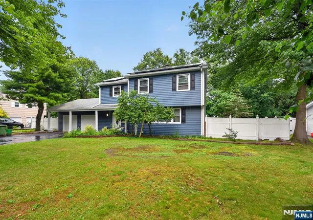 Homes for sale in Paramus, NJ | 464 Tulane Ct, Paramus, NJ 07652 | MLS# 26024817