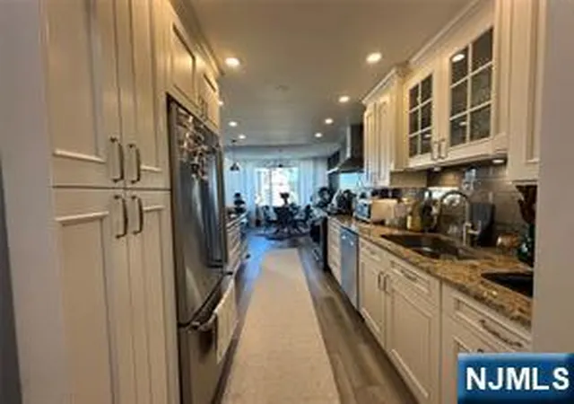 Homes for sale in Fort Lee, NJ | 5 Horizon #1208, Fort Lee, NJ 07024 | MLS# 26024839