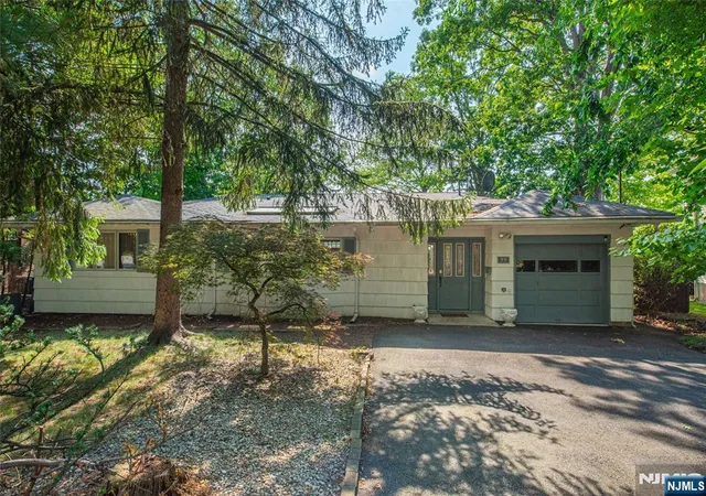 Photo 3 of Sale Pending at 77 E Lake Dr, Wayne, NJ 07470 | MLS# 26024852 | Listing updated on 2026-07-23