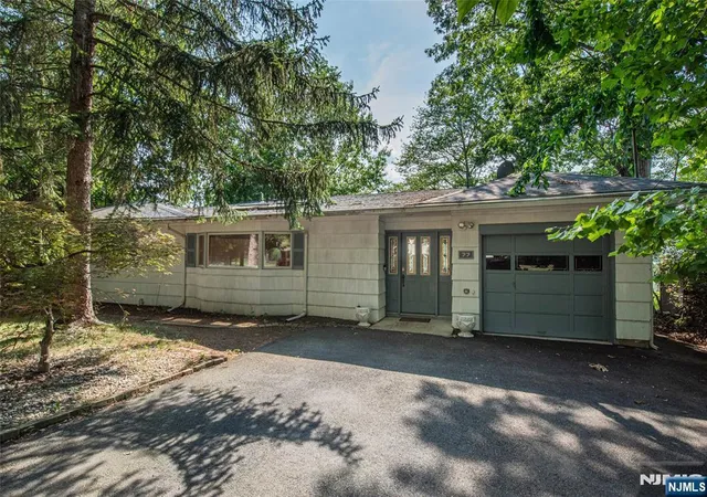 Photo 4 of Sale Pending at 77 E Lake Dr, Wayne, NJ 07470 | MLS# 26024852 | Listing updated on 2026-07-23