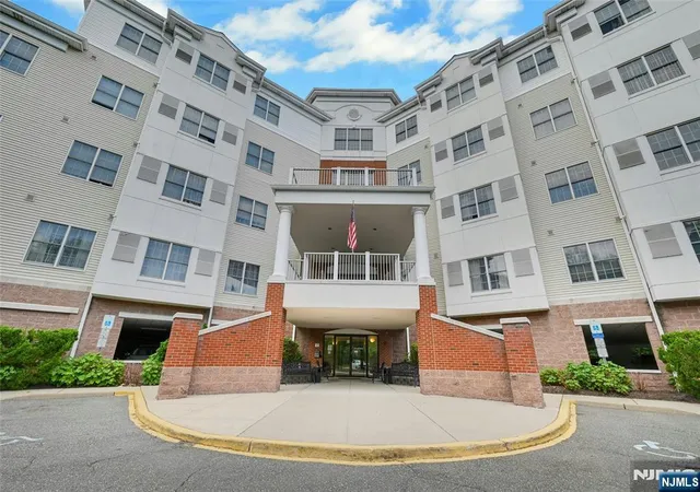 Homes for sale in Paramus, NJ | 189 Forest Ave #211, Paramus, NJ 07652 | MLS# 26024860
