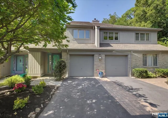 Homes for sale in Mahwah, NJ | 599 Apache Ct, Mahwah, NJ 07430 | MLS# 26024918