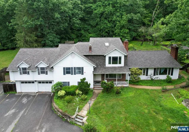 Homes for sale in Ringwood, NJ | 105 Ricker Dr, Ringwood, NJ 07456 | MLS# 26024952
