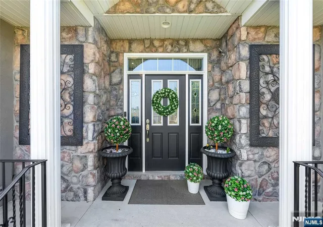 Photo 3 of Sale Pending at 8 Ferndale Pl, Pompton Plains, NJ 07444 | MLS# 26024961 | Listing updated on 2026-10-01