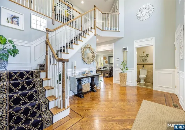 Photo 4 of Sale Pending at 8 Ferndale Pl, Pompton Plains, NJ 07444 | MLS# 26024961 | Listing updated on 2026-10-01