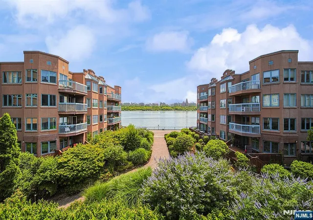 Homes for sale in Edgewater, NJ | 306 Smith Ct #R306, Edgewater, NJ 07020 | MLS# 26024962