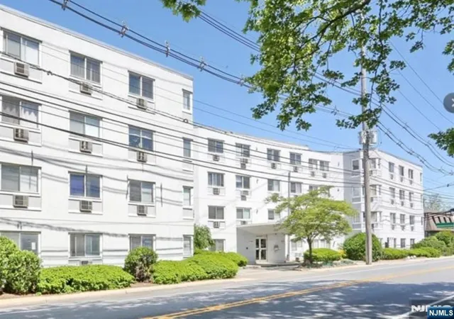 Homes for sale in Palisades Park, NJ | 333 Grand Ave #3M, Palisades Park, NJ 07650 | MLS# 26024969