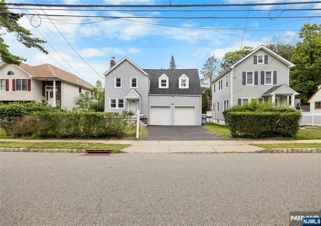 Homes for sale in Verona, NJ | 206 Linden Ave, Verona, NJ 07044 | MLS# 26024975