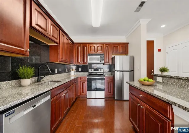 Homes for sale in West New York, NJ | 22 Ave At Port Imperial Avenue, West New York, NJ 07093 | Houzeo