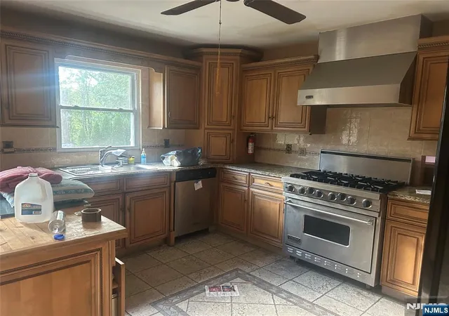 Homes for sale in Washington Township (1438), NJ | 105 Kings Hwy, Washington Township (1438), NJ 07853 | MLS# 26024993