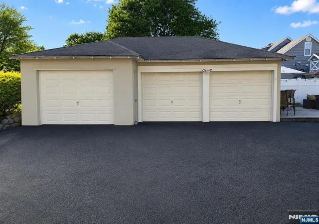 3rd image of 5 Madison Hts, Wyckoff, NJ 07481 | MLS# 26024997