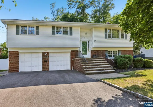 Homes for sale in Paramus, NJ | 270 Midwood Rd, Paramus, NJ 07652 | MLS# 26025020