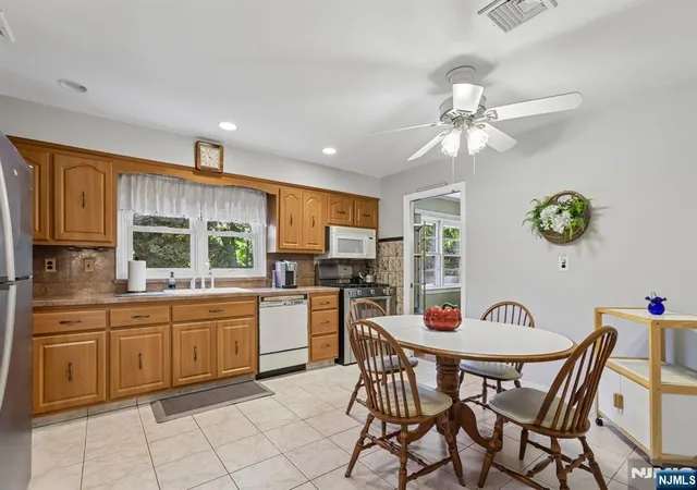 Homes for sale in Paramus, NJ | 270 Midwood Rd, Paramus, NJ 07652 | MLS# 26025020