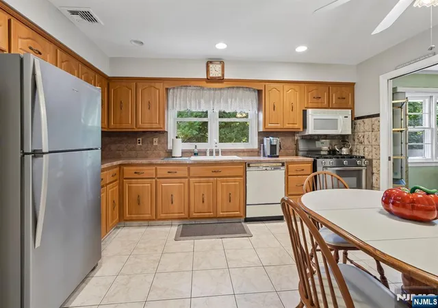 Homes for sale in Paramus, NJ | 270 Midwood Rd, Paramus, NJ 07652 | MLS# 26025020