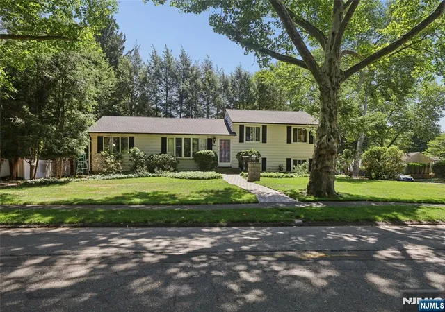 Homes for sale in Closter, NJ | 9 Smith St, Closter, NJ 07624 | MLS# 26025025