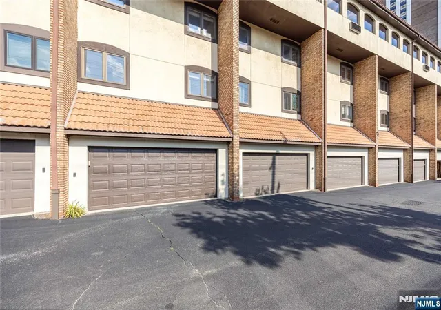 Homes for sale in Cliffside Park, NJ | 300 Gorge Rd #8, Cliffside Park, NJ 07010 | MLS# 26025039