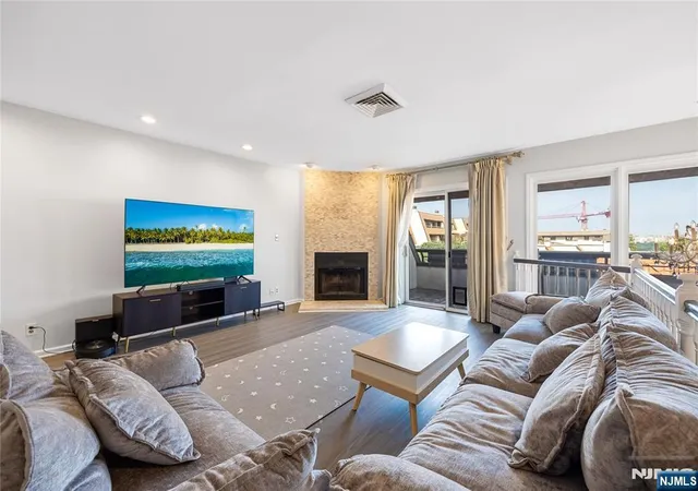 Homes for sale in Cliffside Park, NJ | 300 Gorge Rd #8, Cliffside Park, NJ 07010 | MLS# 26025039