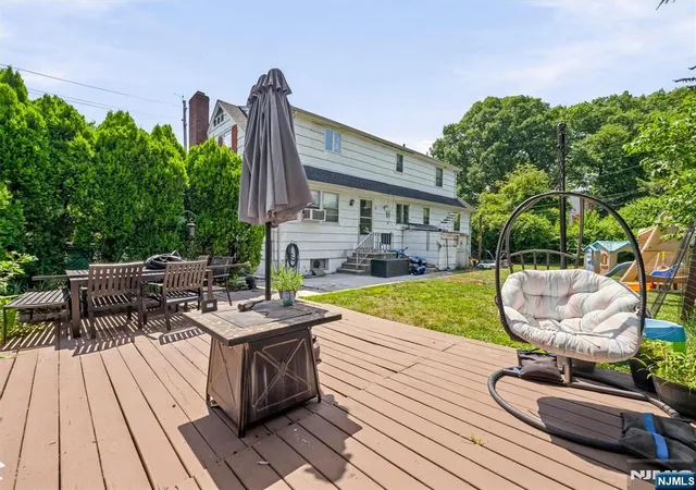 Homes for sale in Paramus, NJ | 33 Prospect St, Paramus, NJ 07652 | MLS# 26025045