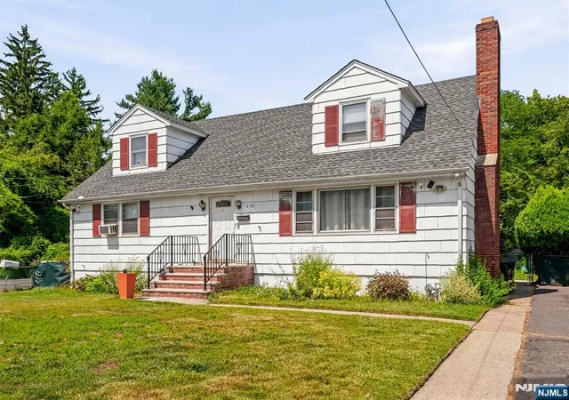 Homes for sale in Paramus, NJ | 33 Prospect St, Paramus, NJ 07652 | MLS# 26025045