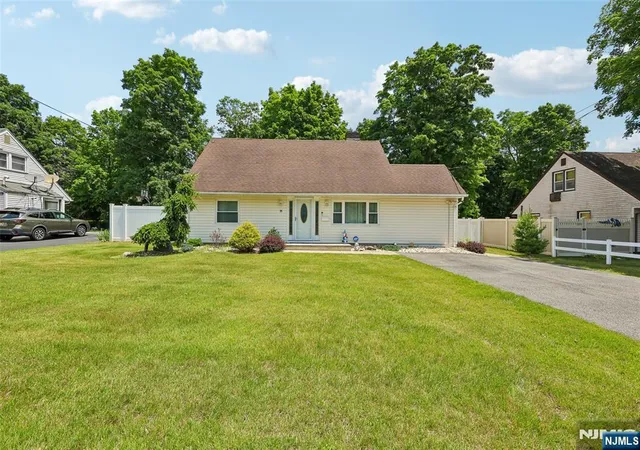 Homes for sale in Pompton Lakes, NJ | 35 Spruce Rd, Pompton Lakes, NJ 07442 | MLS# 26025067