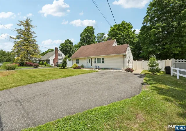 Homes for sale in Pompton Lakes, NJ | 35 Spruce Rd, Pompton Lakes, NJ 07442 | MLS# 26025067