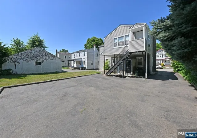 Homes for sale in Fair Lawn, NJ | 15-11 Parmelee Ave, Fair Lawn, NJ 07410 | MLS# 26025070